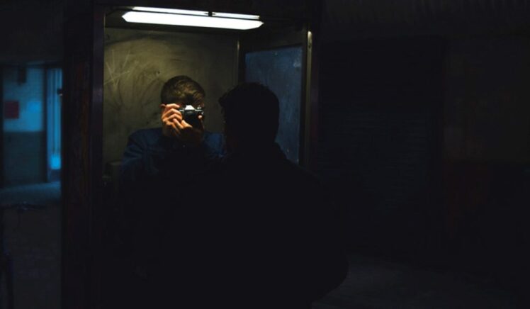 عکاسی Slow Sync Flash | ثبت پرتره‌های خلاقانه در نور کم با کنترل نور